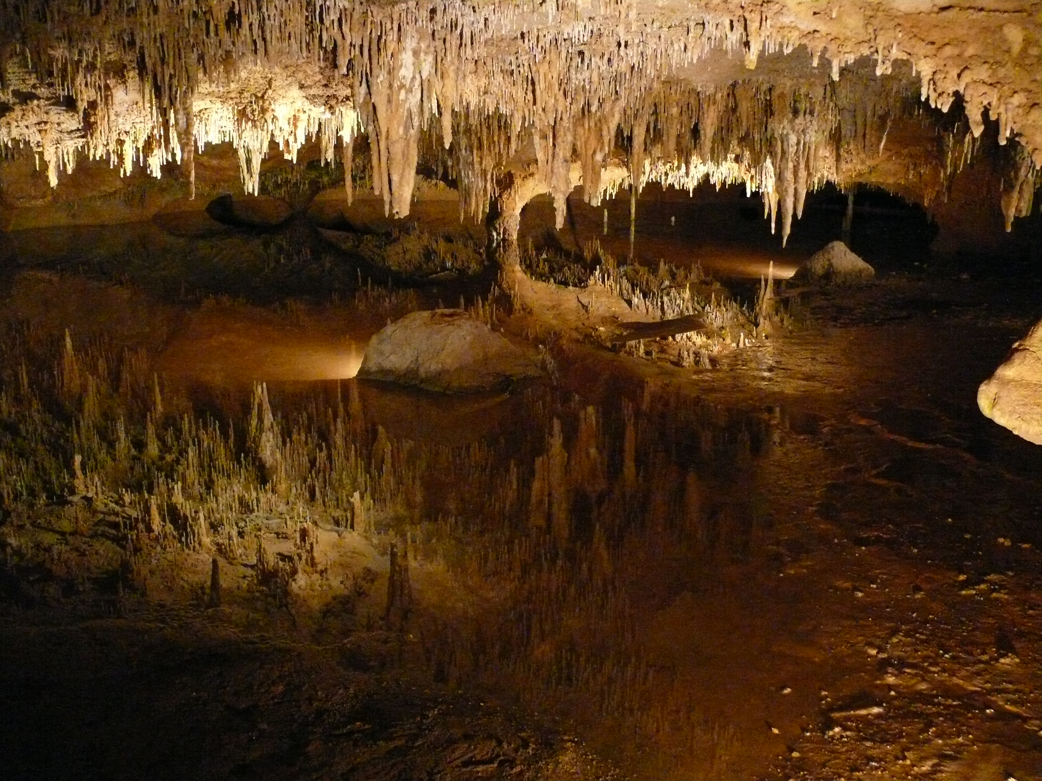 Luray_Caverns_Va.JPG