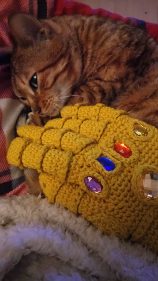 crochet-infinity-gauntlet-4.jpg