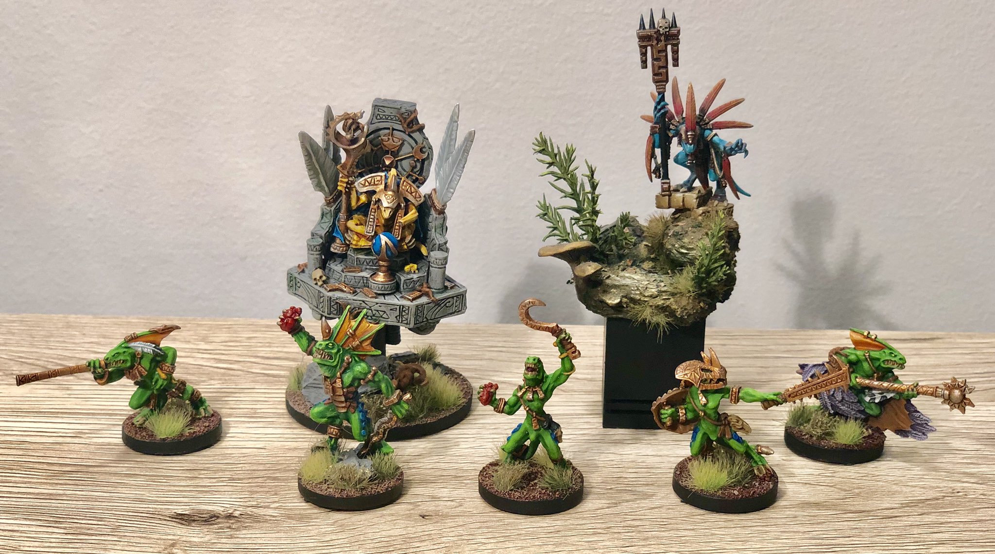 DkpLTwIU0AI5ZVR.jpg:large