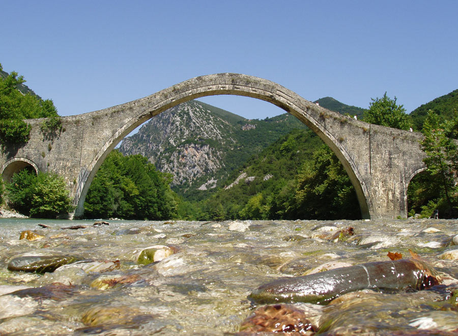 Plaka_Bridge_Epirus_Greece.jpg