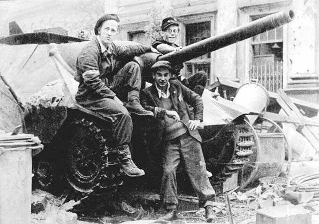 Warsaw_Uprising_by_Bukowski_-_chwat_-_210.jpg