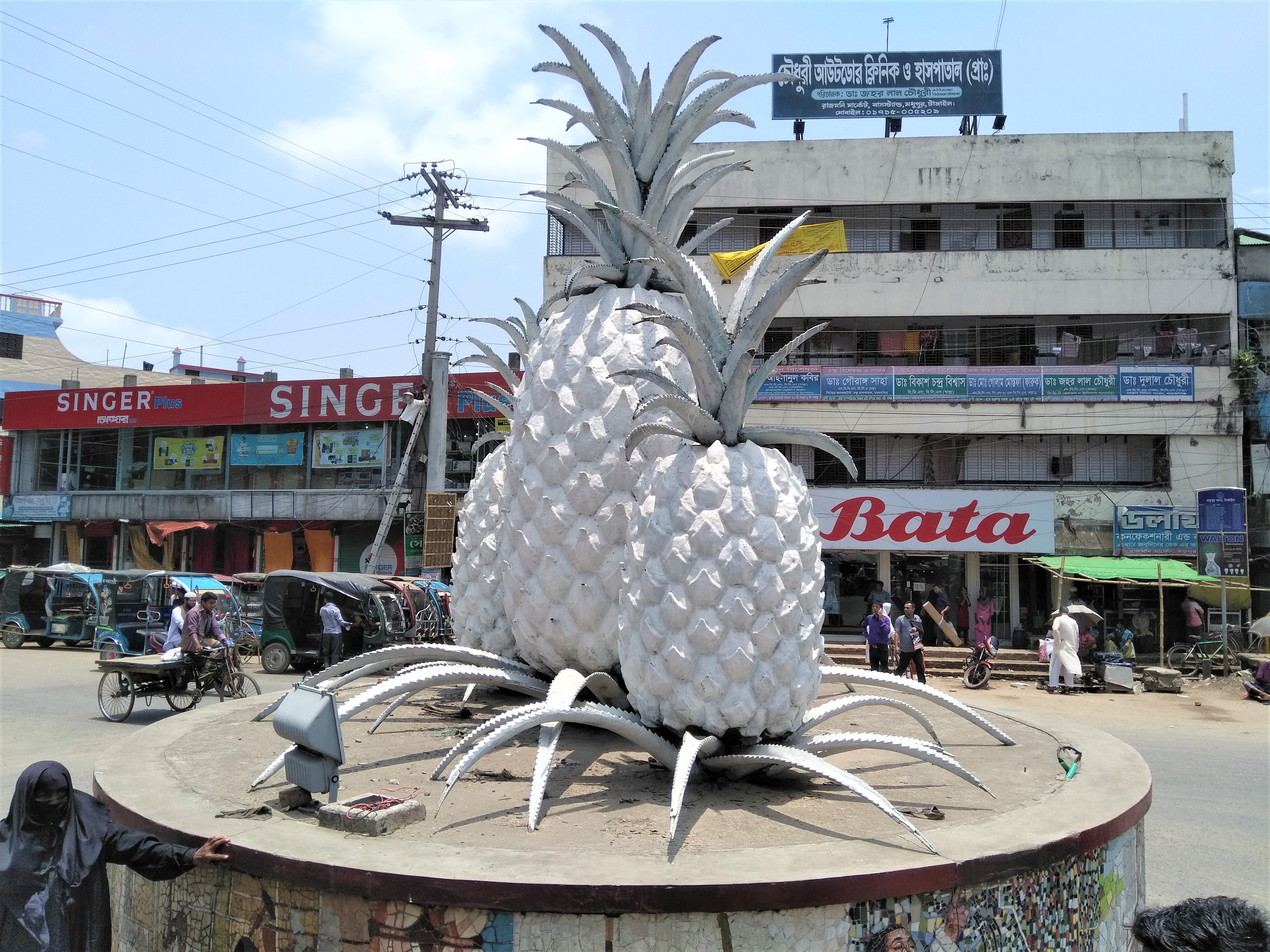 Pineapple_monument%2C_Madhupur%2C_Tangail.jpg