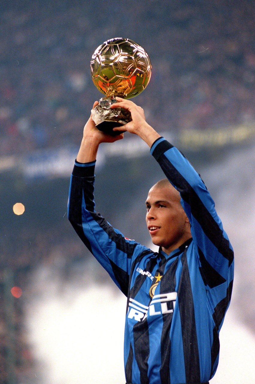 Pallone_d%27oro_1997_-_Ronaldo_%28FC_Inter%29.jpg