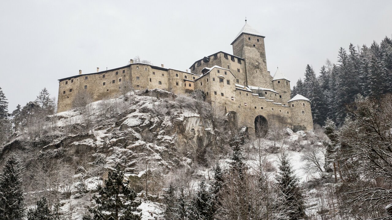 B_7852-Burg-Taufers-winter.jpg
