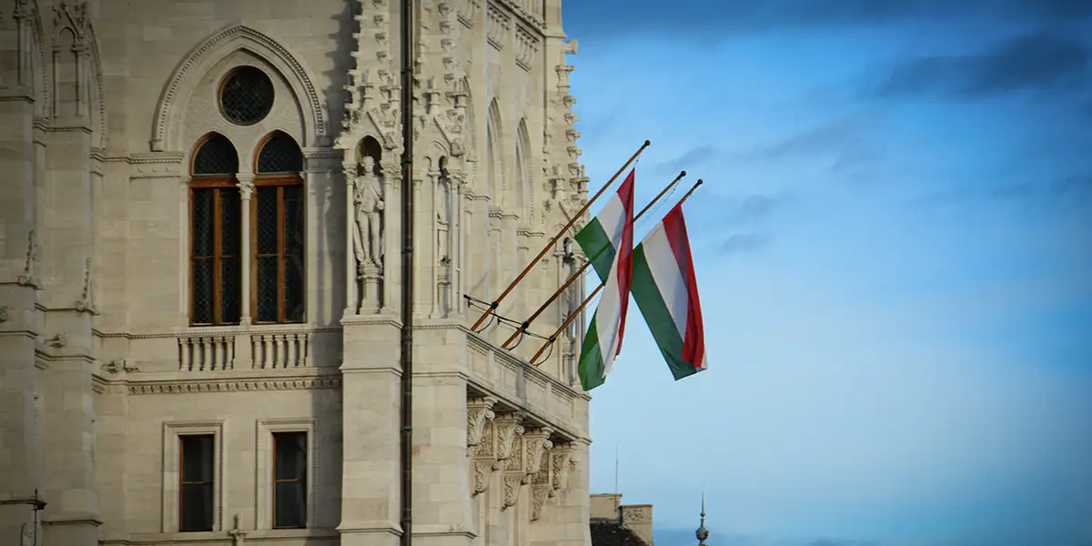 flag-budapest-hungary-short.webp