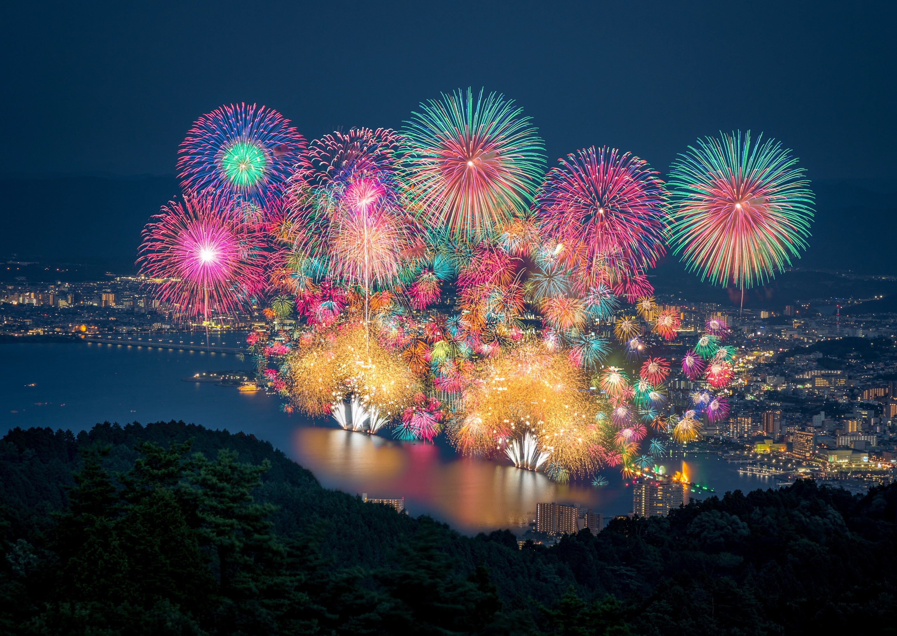 Fireworks%20GettyImages-636456028.jpg